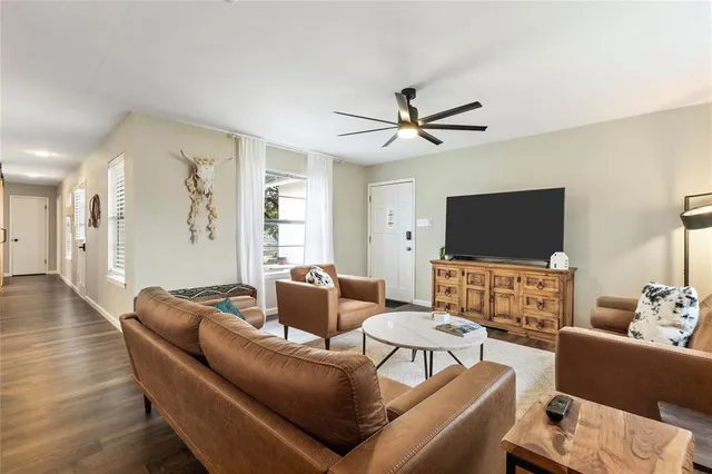 $3,200 | 301 Granada Calle Street, Granbury, TX 76049