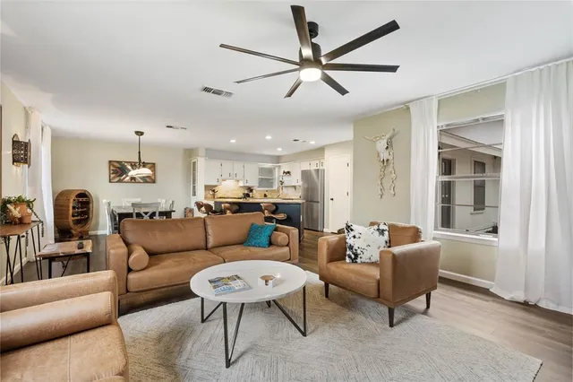 $3,200 | 301 Granada Calle Street, Granbury, TX 76049