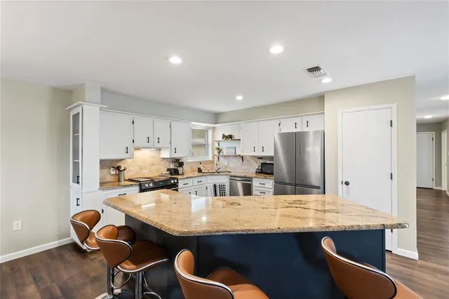 $3,200 | 301 Granada Calle Street, Granbury, TX 76049