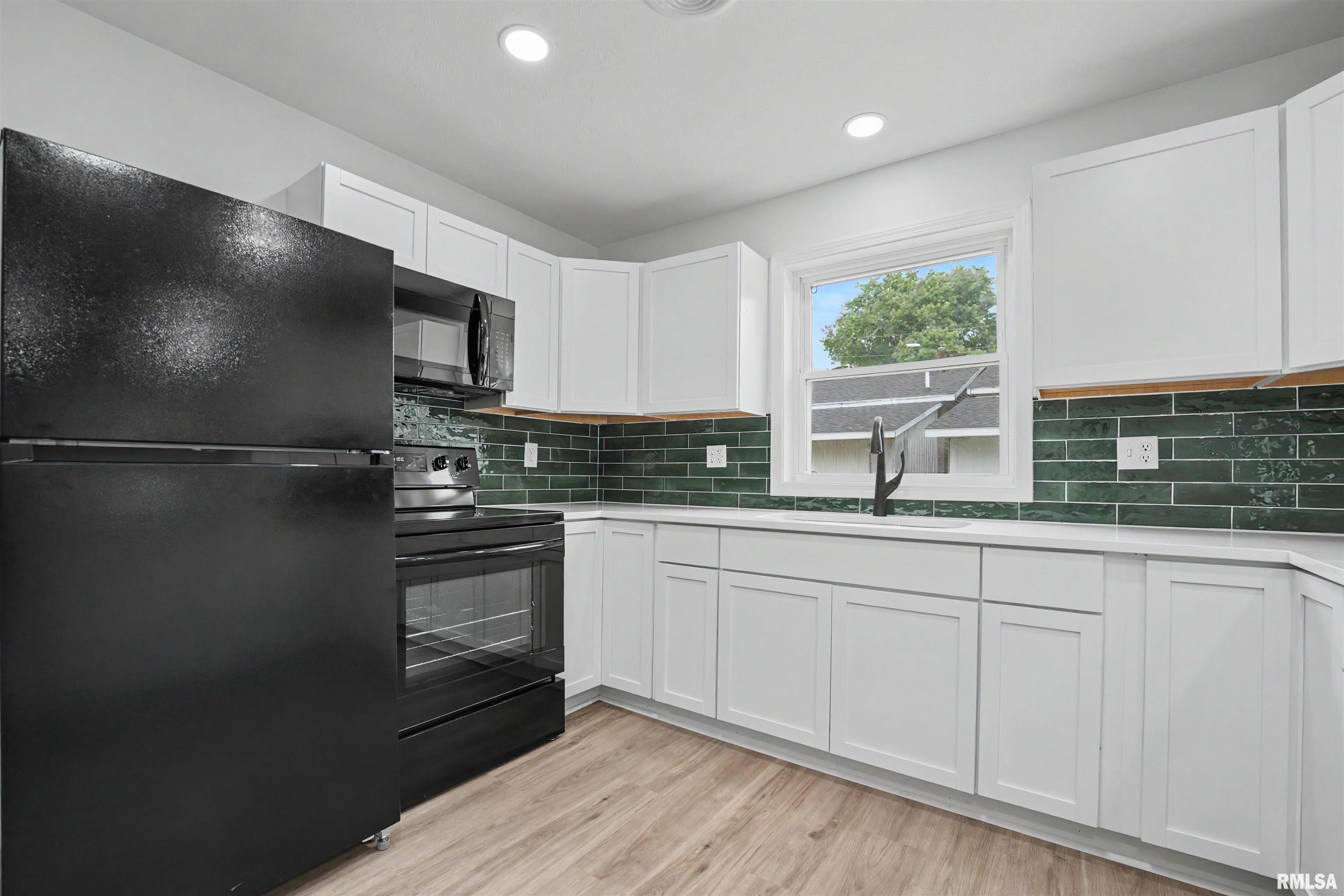 709 South Kickapoo Street Lincoln, IL 62656 - Photo 7 of 25