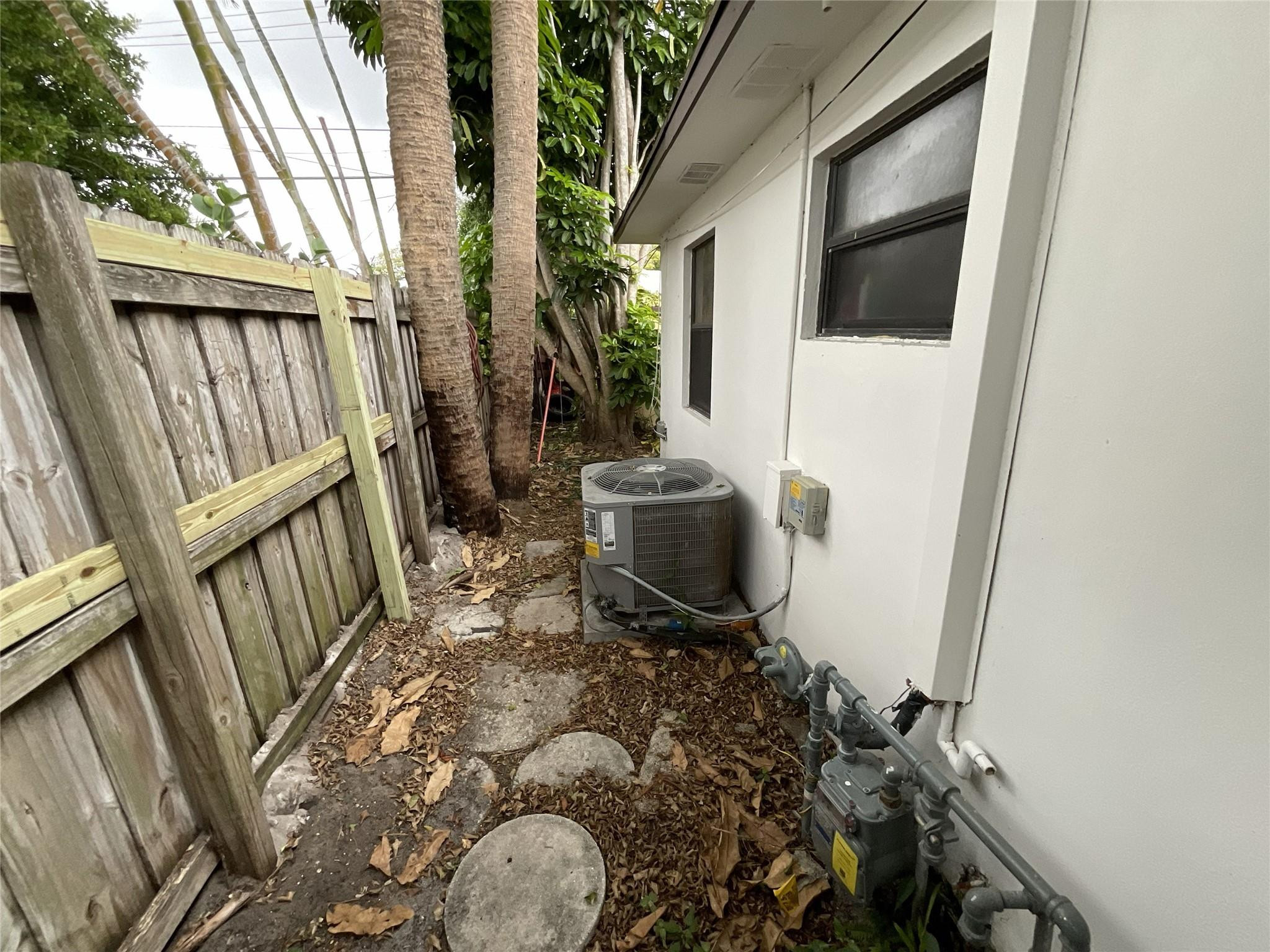 325 Conniston Road West Palm Beach, FL 33405 - Photo 8 of 10 Photo 8