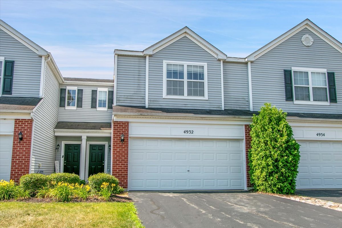 4932 Montauk Drive, Unit 4932 Plainfield, IL 60586 - Photo 3 of 23 front view of a house and a yard