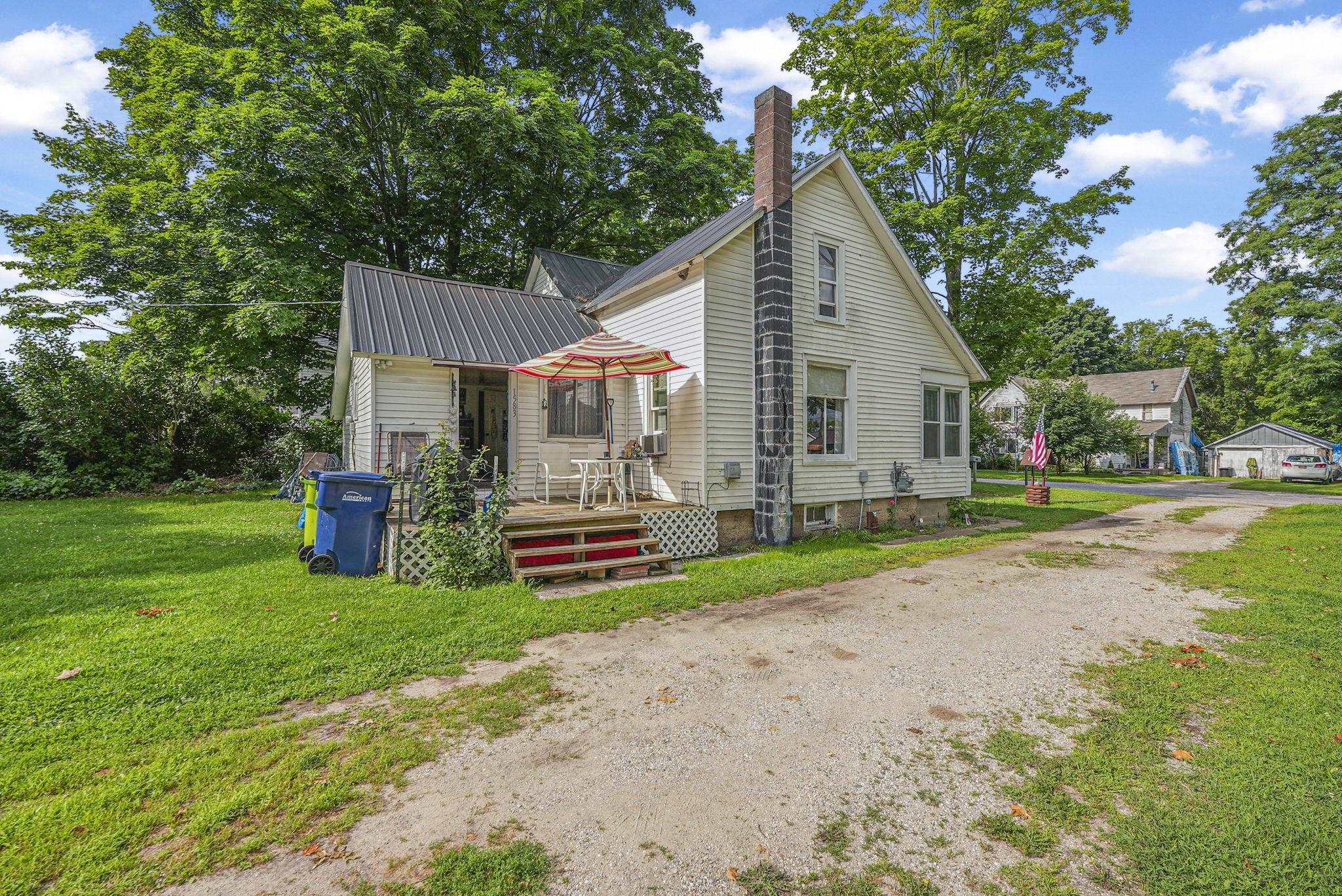 1583 State Street Grawn, MI 49637 - Photo 4 of 35