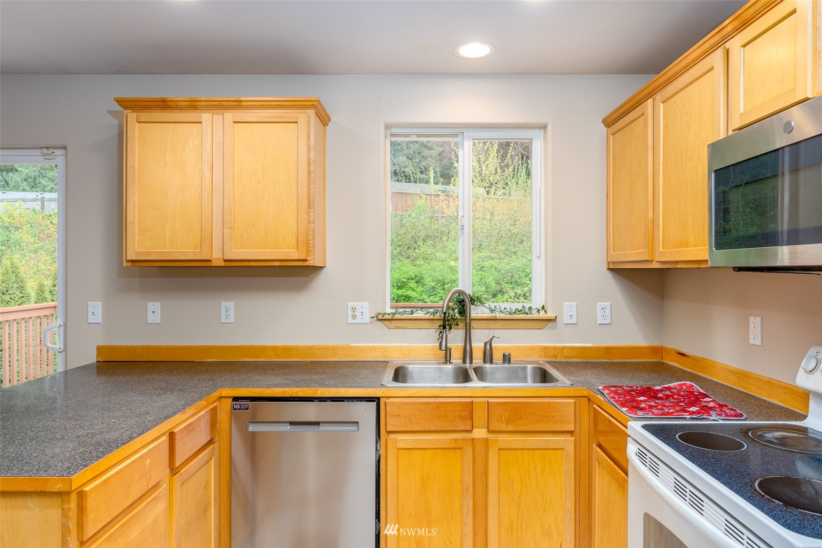1220 196th Place Southeast Bothell, WA 98012 - Photo 8 of 26 Gallery Image 8