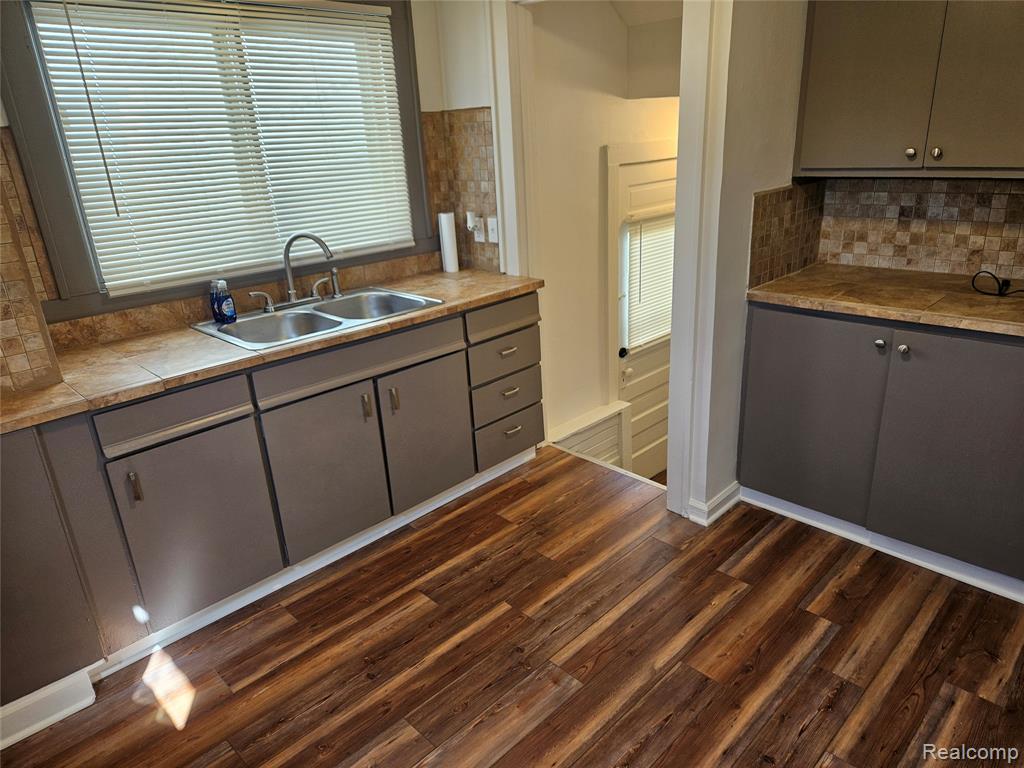621 West Atherton Road Flint, MI 48507 - Photo 7 of 37
