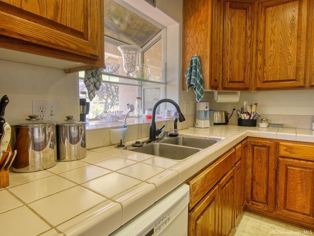 21725 Mid Way Tehachapi, CA 93561 - Photo 12 of 39 Gallery Image 12