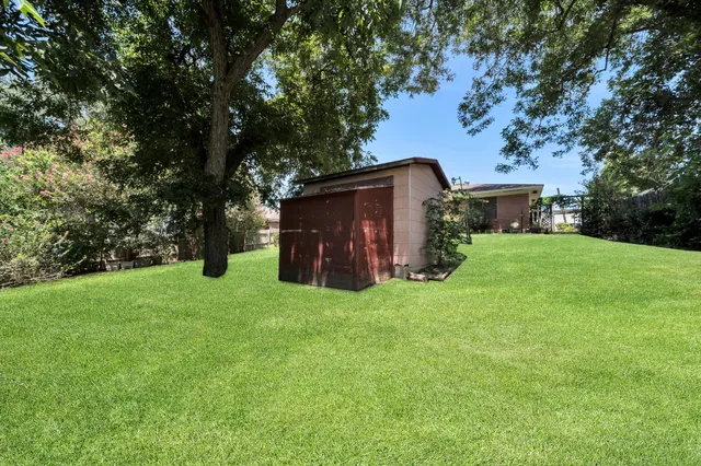 a view of a backyard with large trees