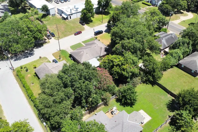 an aerial view of a house with yard swimming pool and outdoor seating