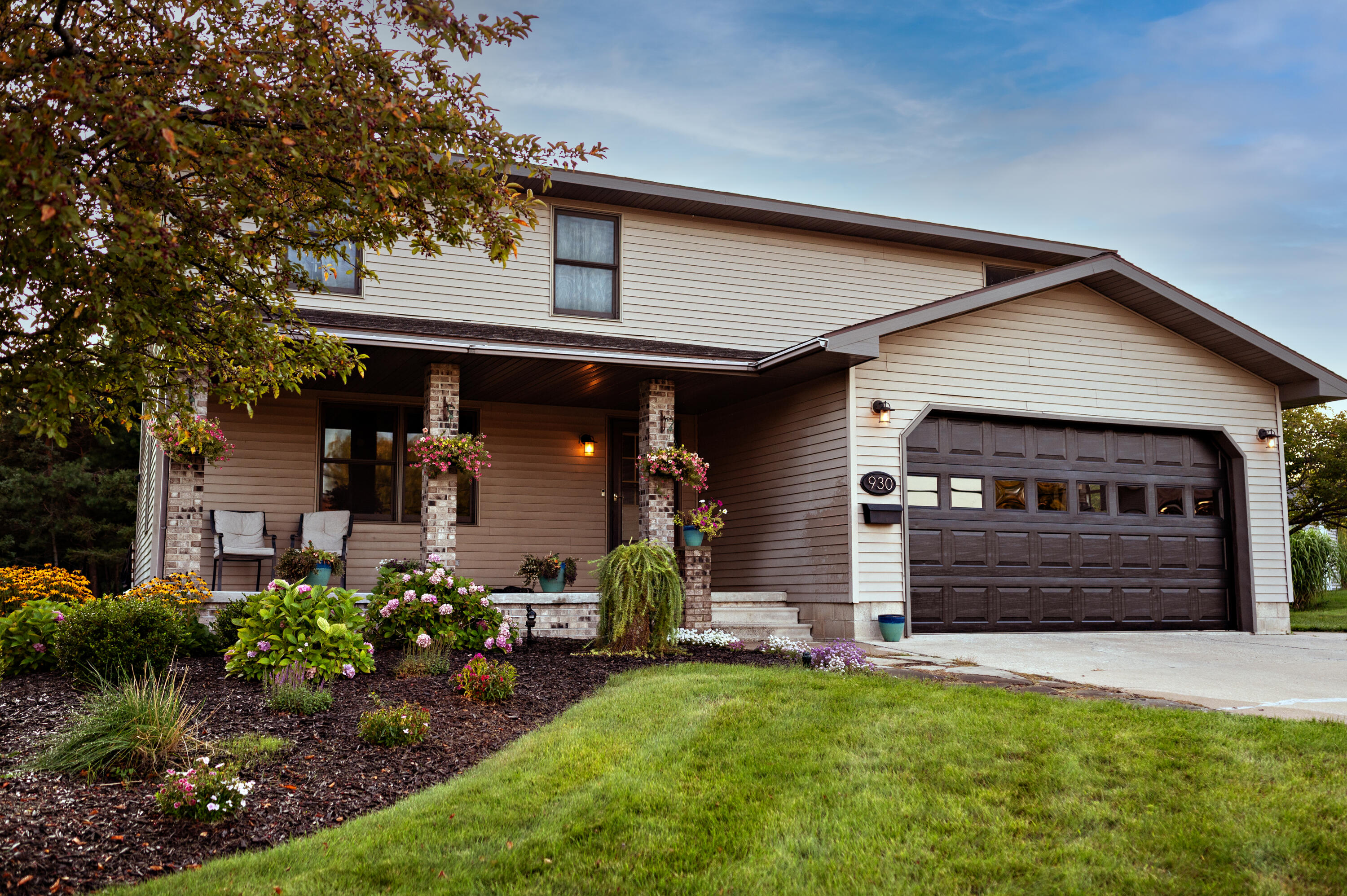 930 Tamarack Street Manistee, MI 49660 - Photo 2 of 56 frontofhouse2