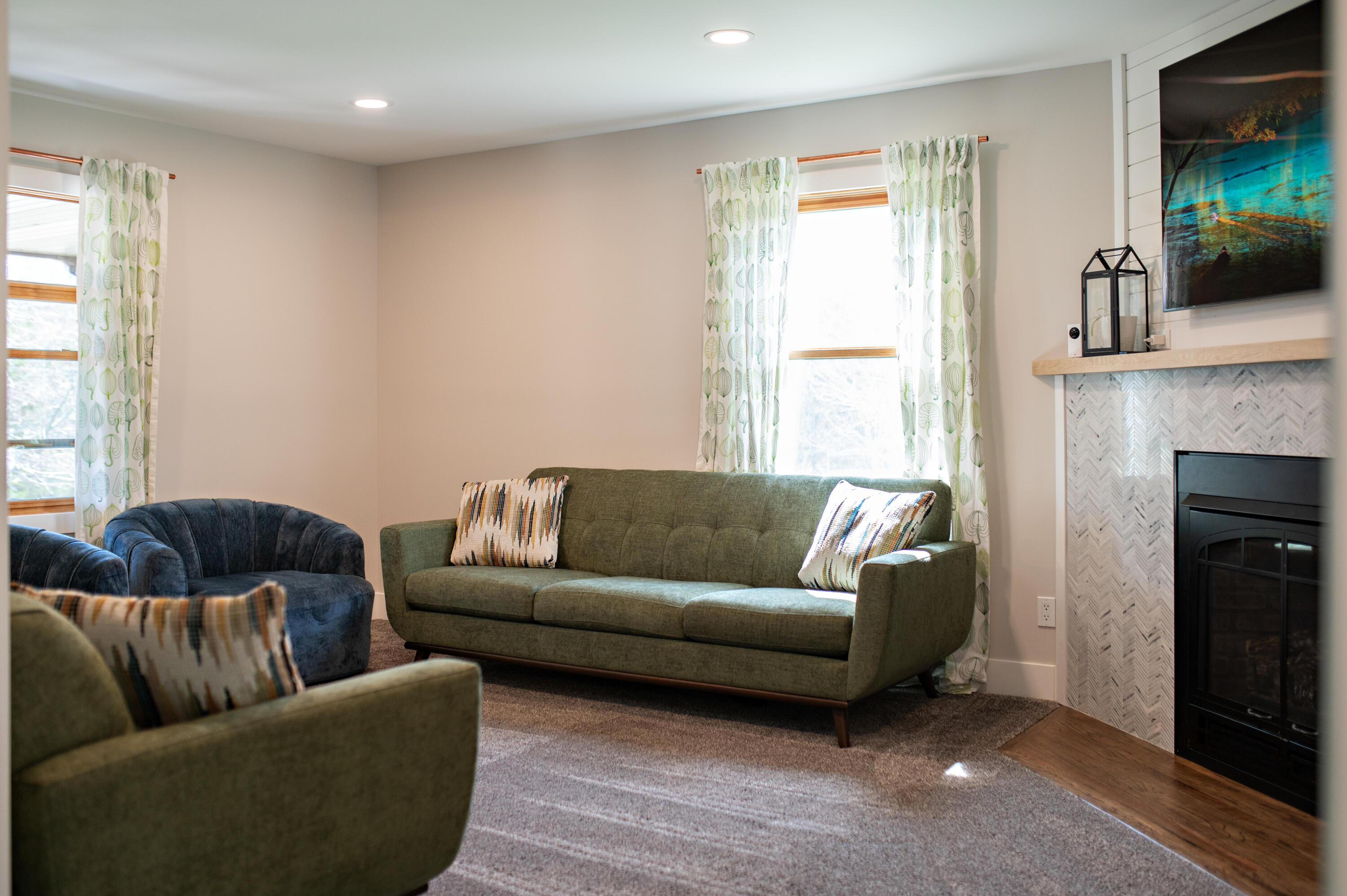 930 Tamarack Street Manistee, MI 49660 - Photo 29 of 56 livingroom01
