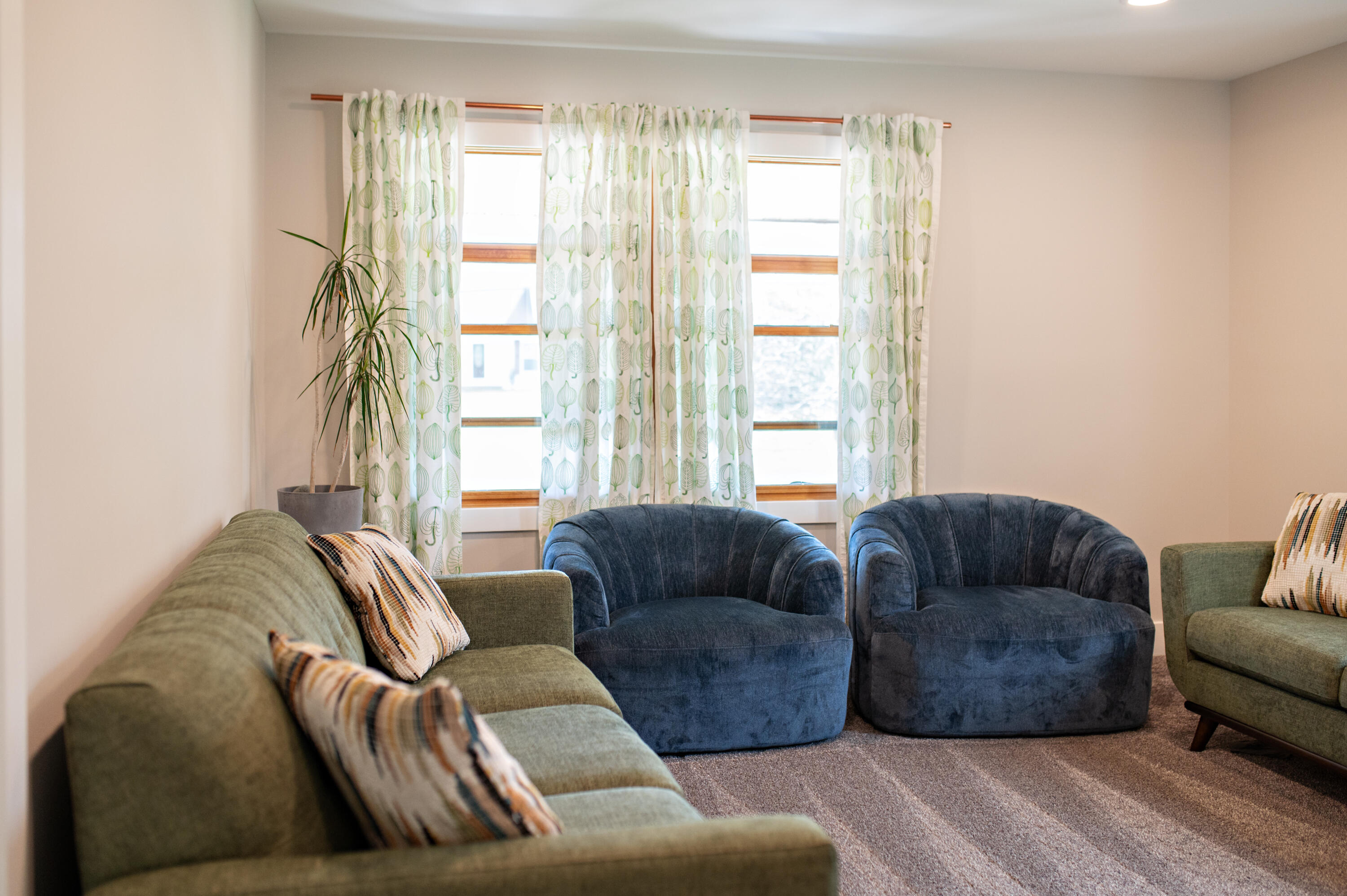 930 Tamarack Street Manistee, MI 49660 - Photo 30 of 56 livingroom03