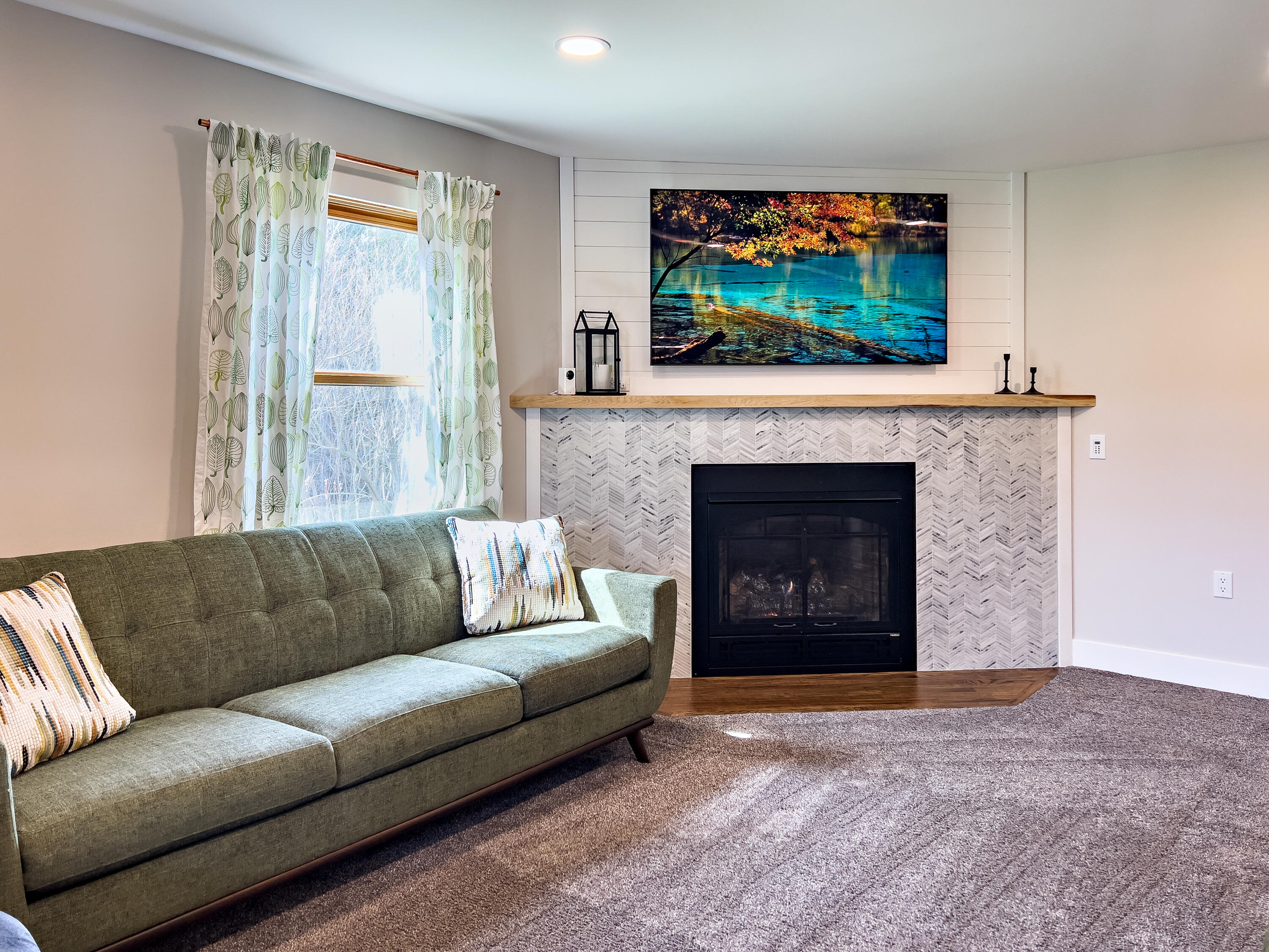 930 Tamarack Street Manistee, MI 49660 - Photo 35 of 56 livingroom10