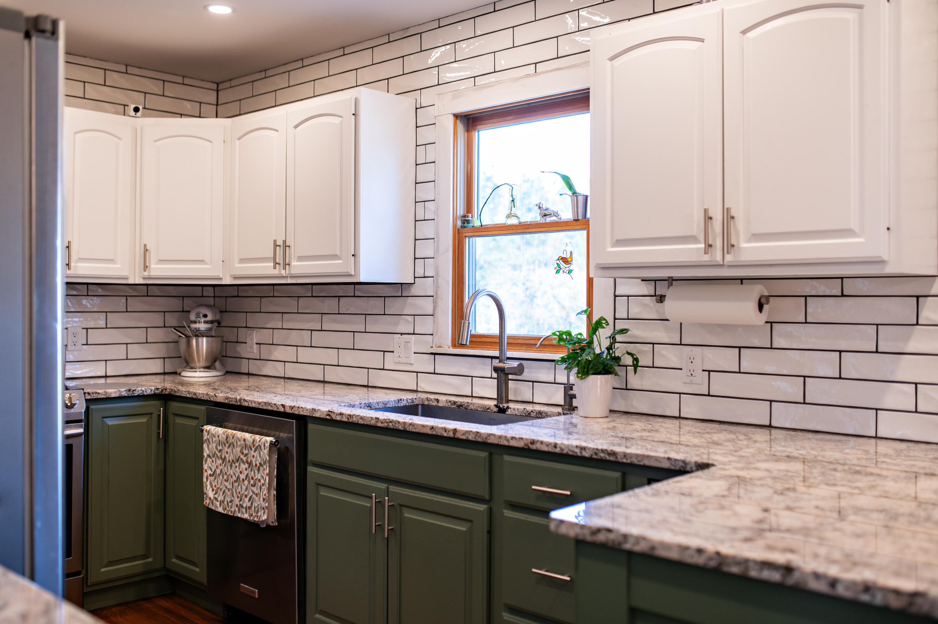 930 Tamarack Street Manistee, MI 49660 - Photo 6 of 56 kitchen-dining06