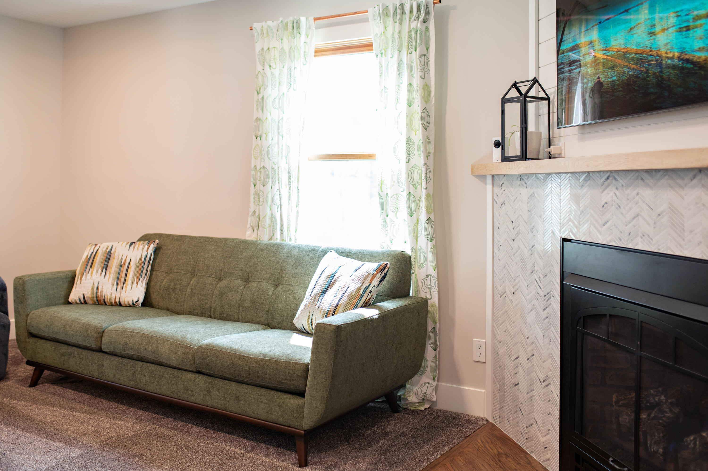 930 Tamarack Street Manistee, MI 49660 - Photo 10 of 56 livingroom02