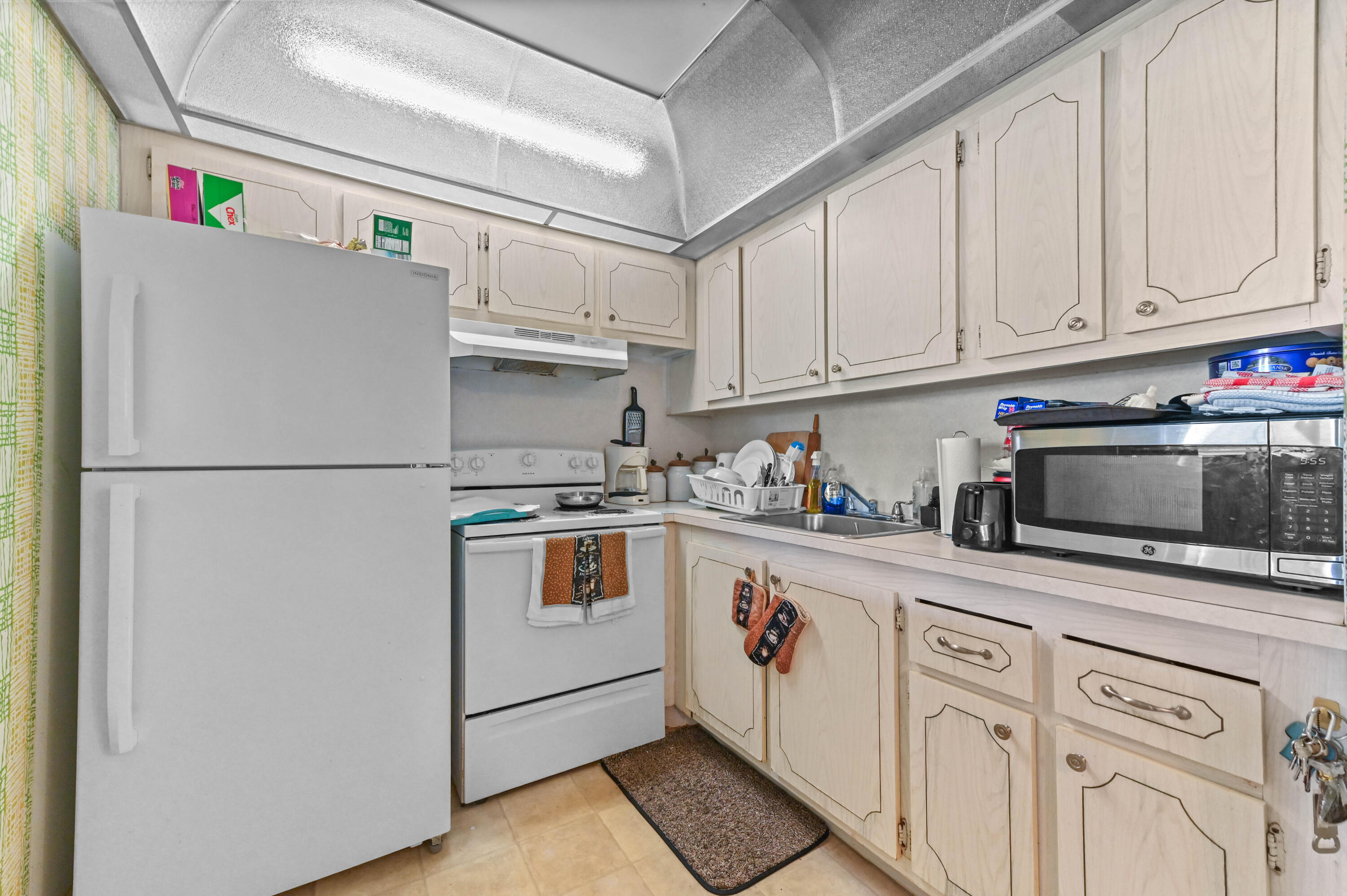 279 Mansfield H Boca Raton, FL 33434 - Photo 11 of 27 12 Kitchen 02