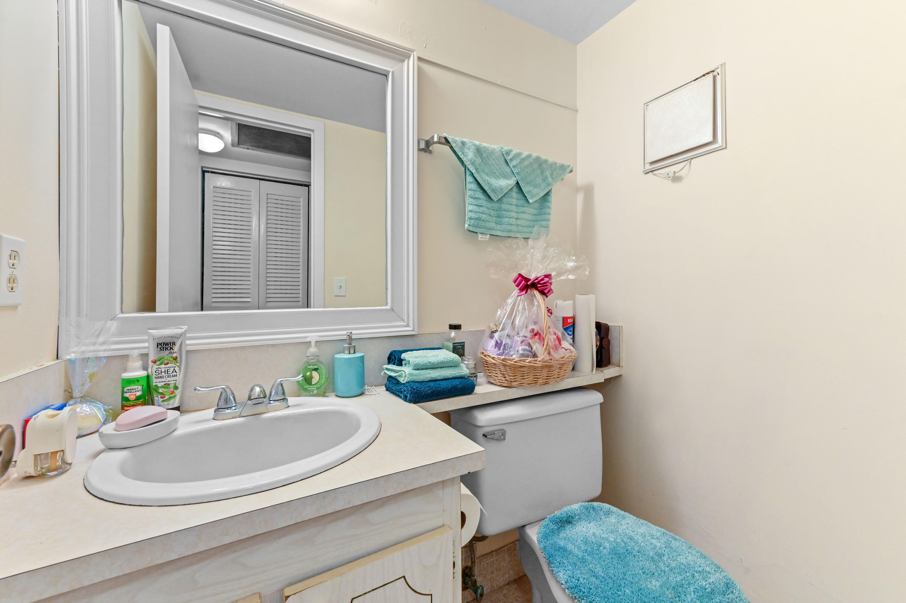 279 Mansfield H Boca Raton, FL 33434 - Photo 12 of 27 13 Bathroom 01