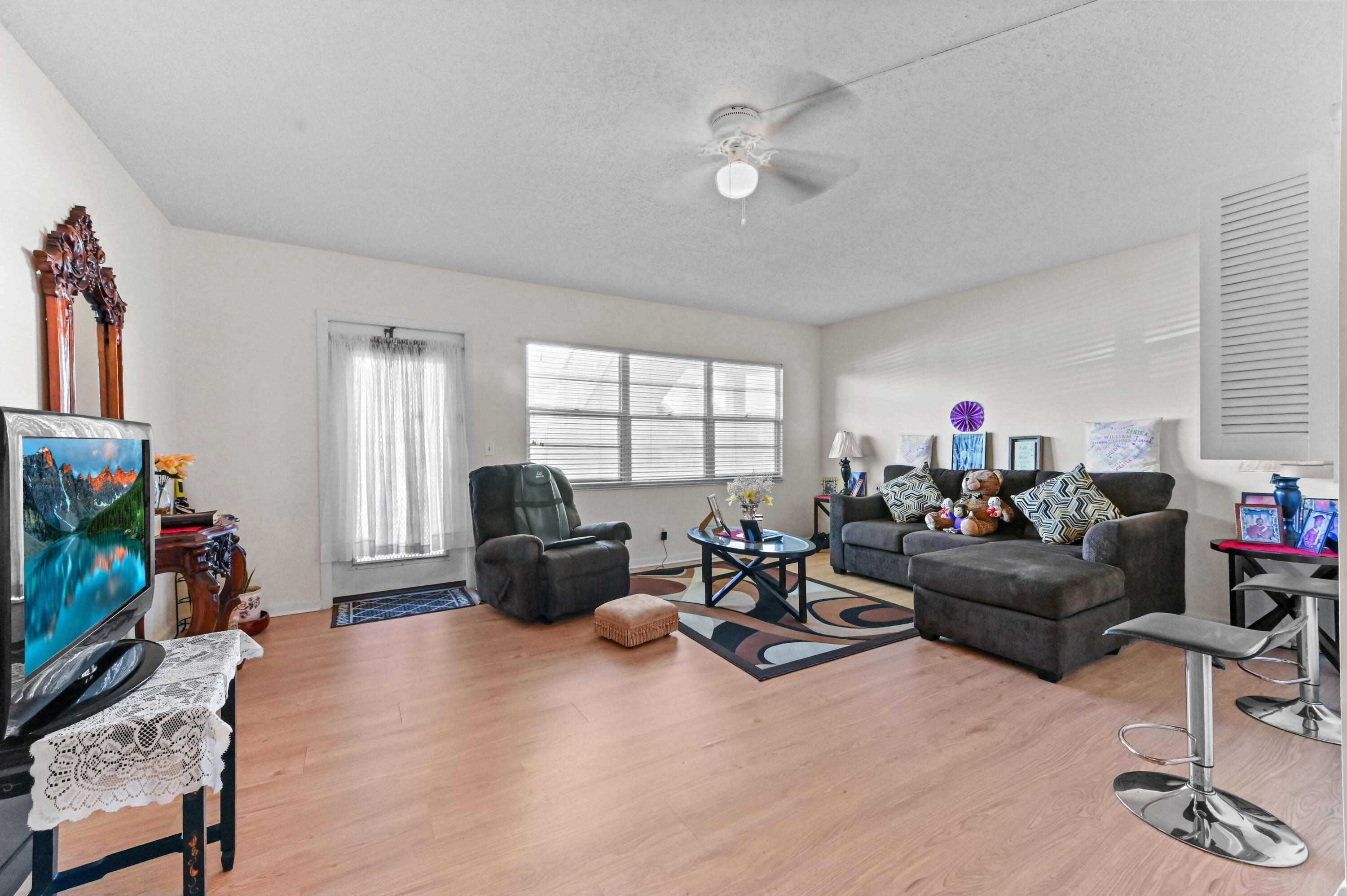 279 Mansfield H Boca Raton, FL 33434 - Photo 6 of 27 07 Livingroom 02