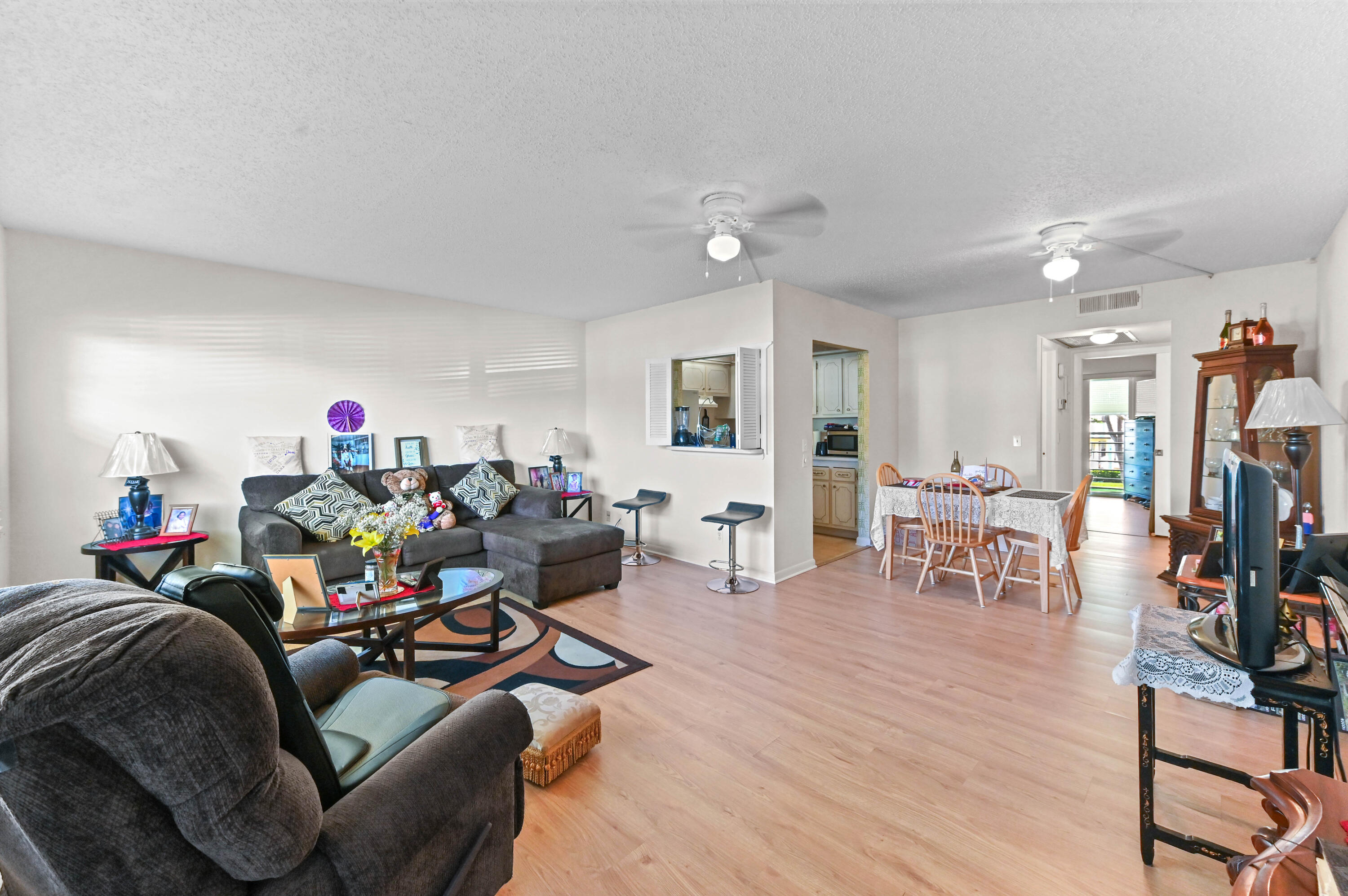 279 Mansfield H Boca Raton, FL 33434 - Photo 7 of 27 06 Livingroom 01