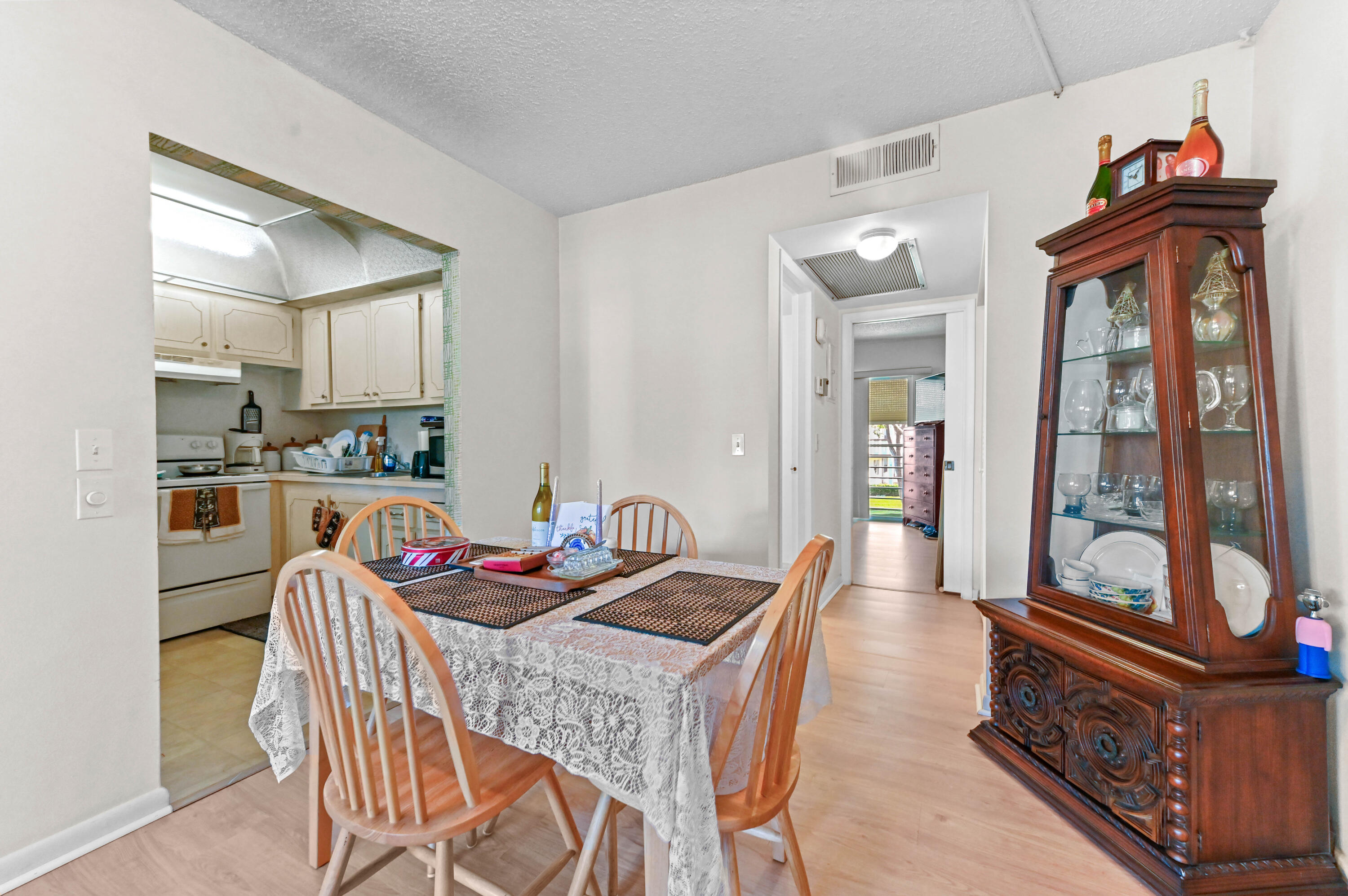 279 Mansfield H Boca Raton, FL 33434 - Photo 8 of 27 09 Dining area 01