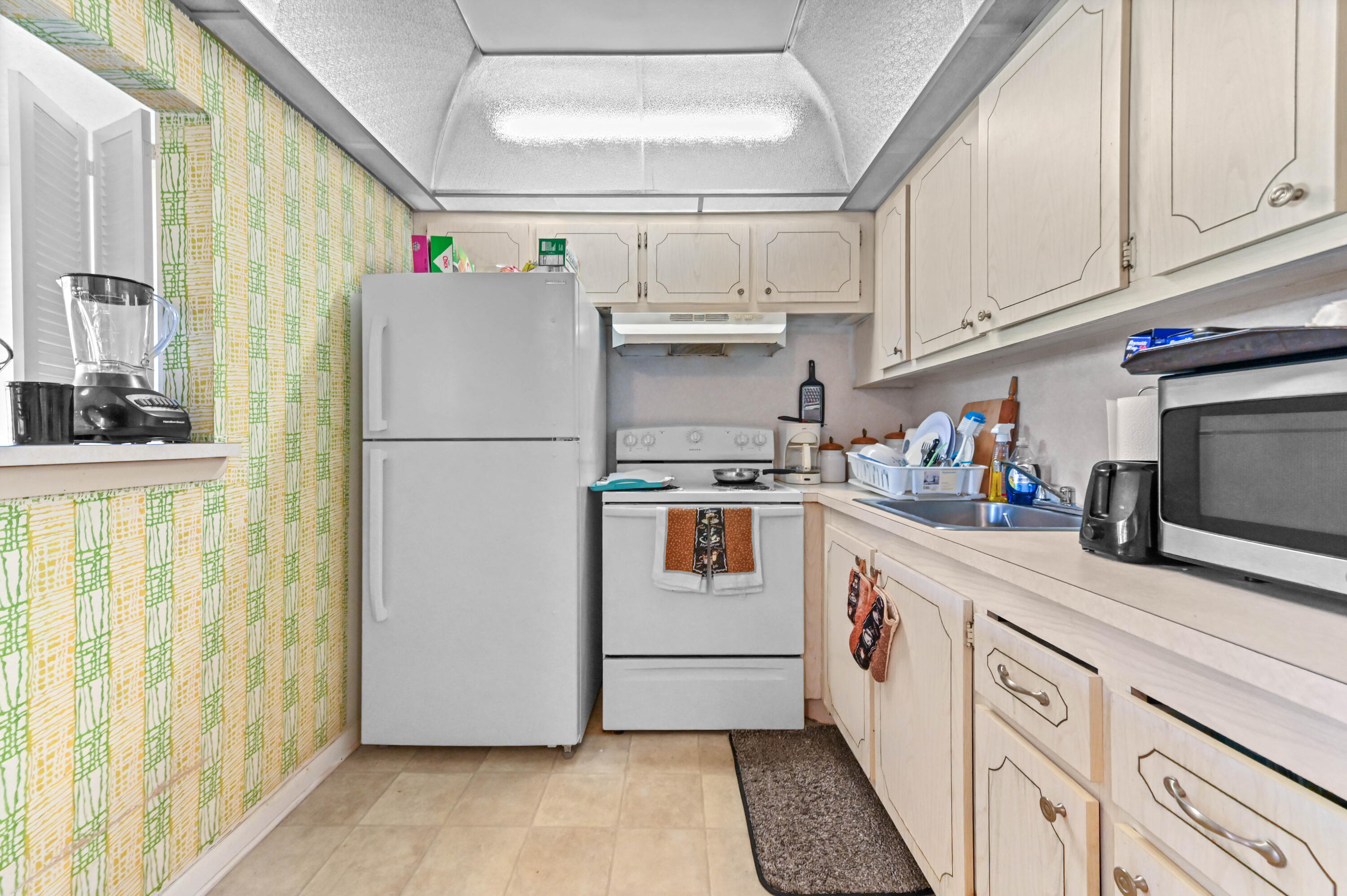 279 Mansfield H Boca Raton, FL 33434 - Photo 10 of 27 11 Kitchen 01