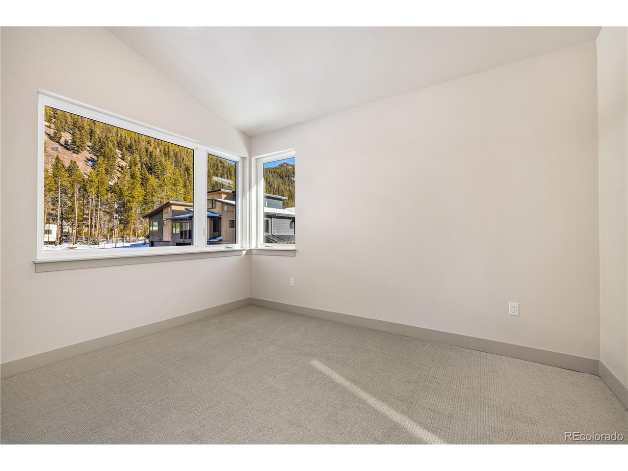 628 Montezuma Road, Unit 1 Keystone, CO 80435 - Photo 11 of 29 Primary bedroom