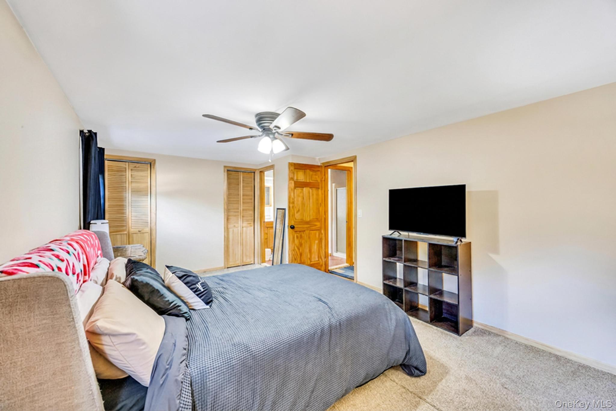 358 Holbrook Road Ronkonkoma, NY 11779 - Photo 36 of 42
