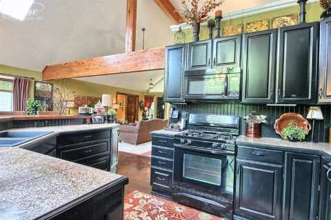 12269 White Lake Road Fenton, MI 48430 - Photo 9 of 32 20415721-8.JPG