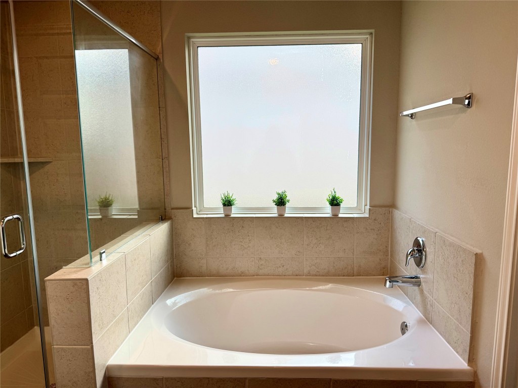 5322 Briana Dee Drive Rosharon, TX 77583 - Photo 15 of 20 a bath tub sitting in a bathroom next to a sink