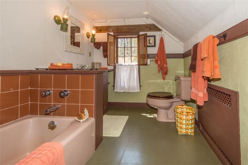 49 Meadow Cove Road Boothbay, ME 04544 - Photo 25 of 35 One of two upstairs bathrooms with...