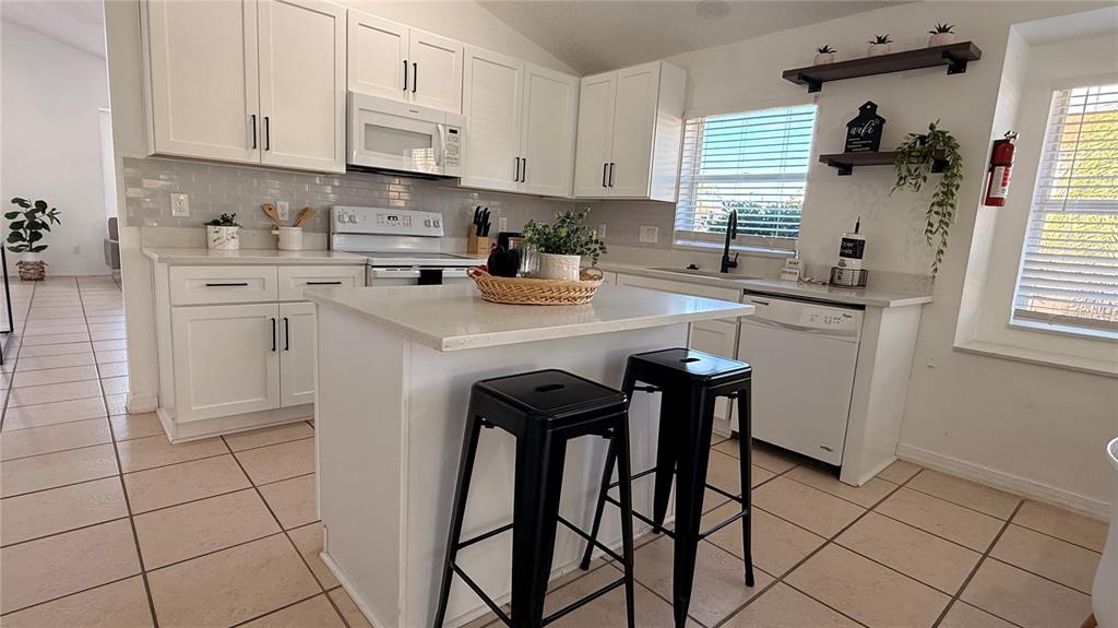 605 Rochester Loop Davenport, FL 33897 - Photo 4 of 37