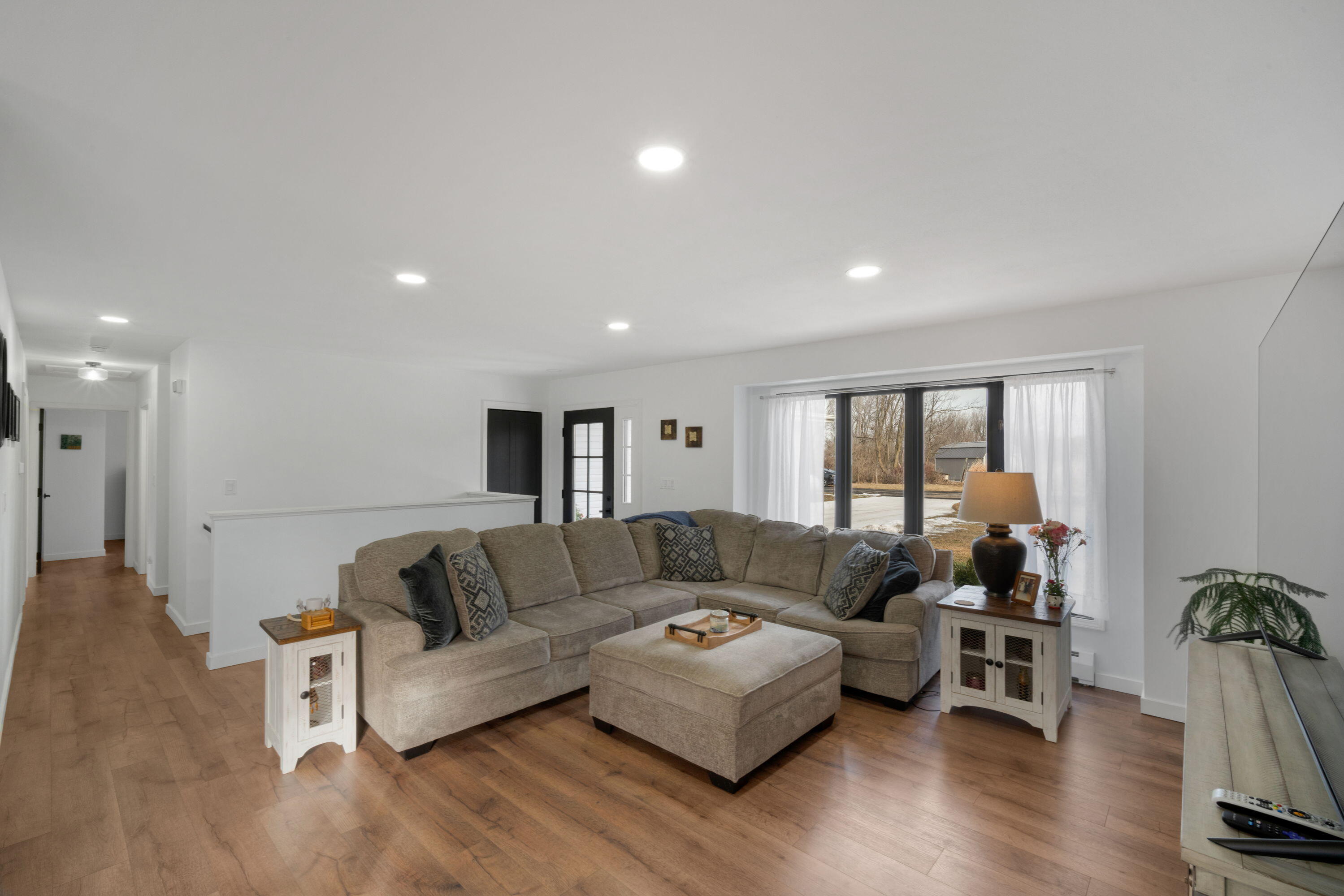 2997 Smith Lake Road Barton, WI 53090 - Photo 5 of 30 Great Room