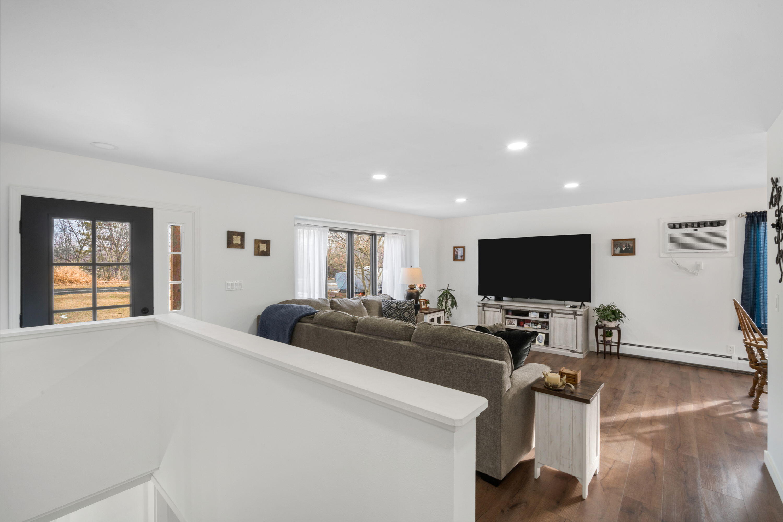 2997 Smith Lake Road Barton, WI 53090 - Photo 6 of 30 Great Room