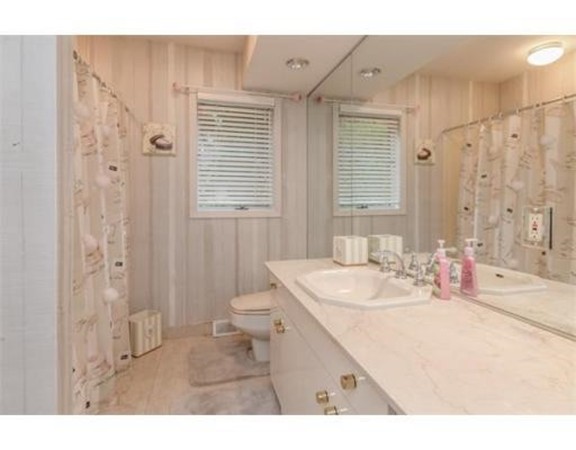 33 Thoreau Circle Beverly, MA 01915 - Photo 19 of 23