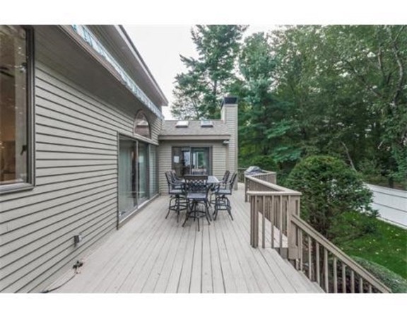 33 Thoreau Circle Beverly, MA 01915 - Photo 3 of 23