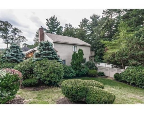 33 Thoreau Circle Beverly, MA 01915 - Photo 4 of 23