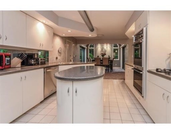 33 Thoreau Circle Beverly, MA 01915 - Photo 8 of 23