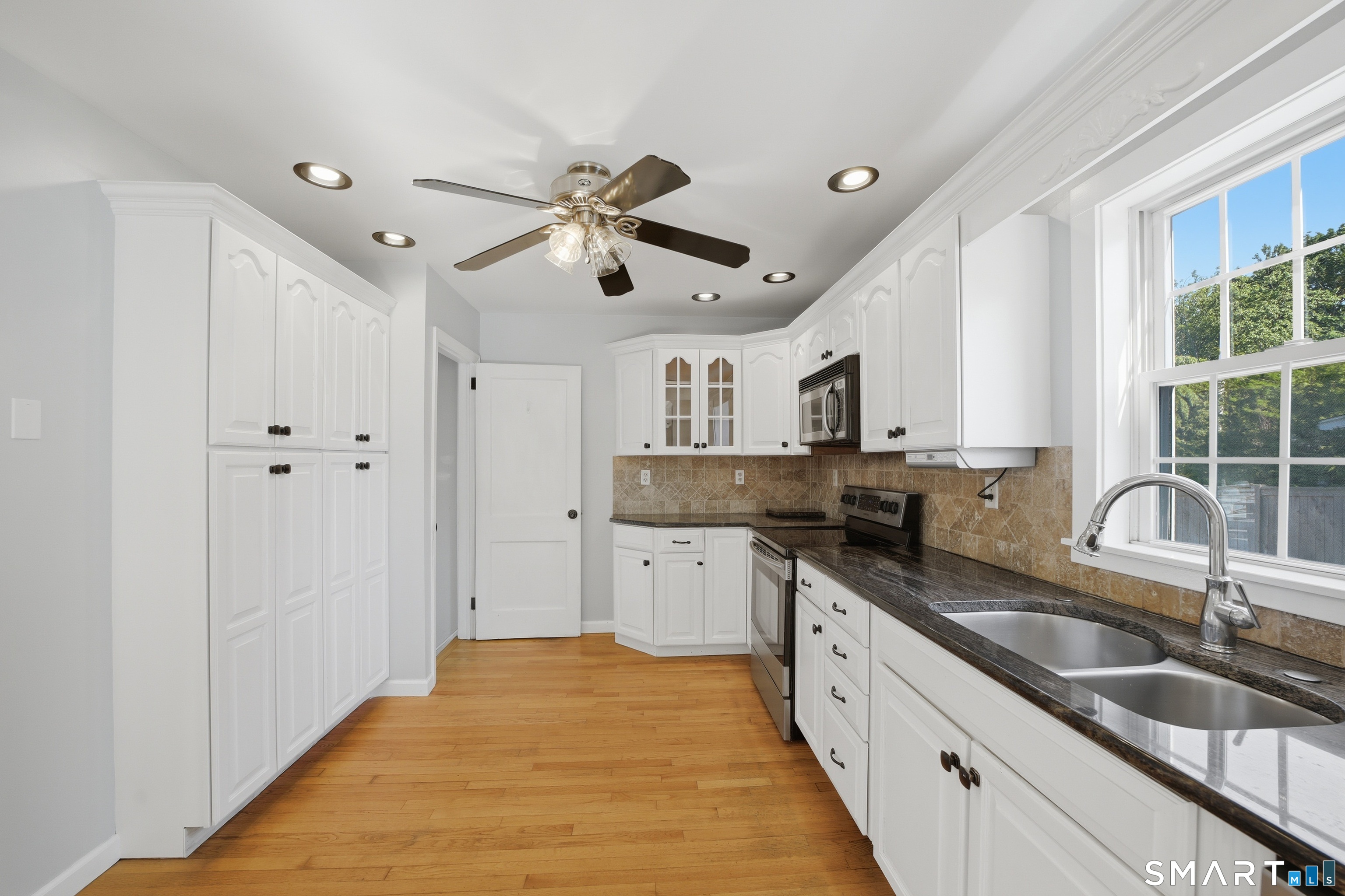 775 Stratford Road Stratford, CT 06615 - Photo 12 of 40