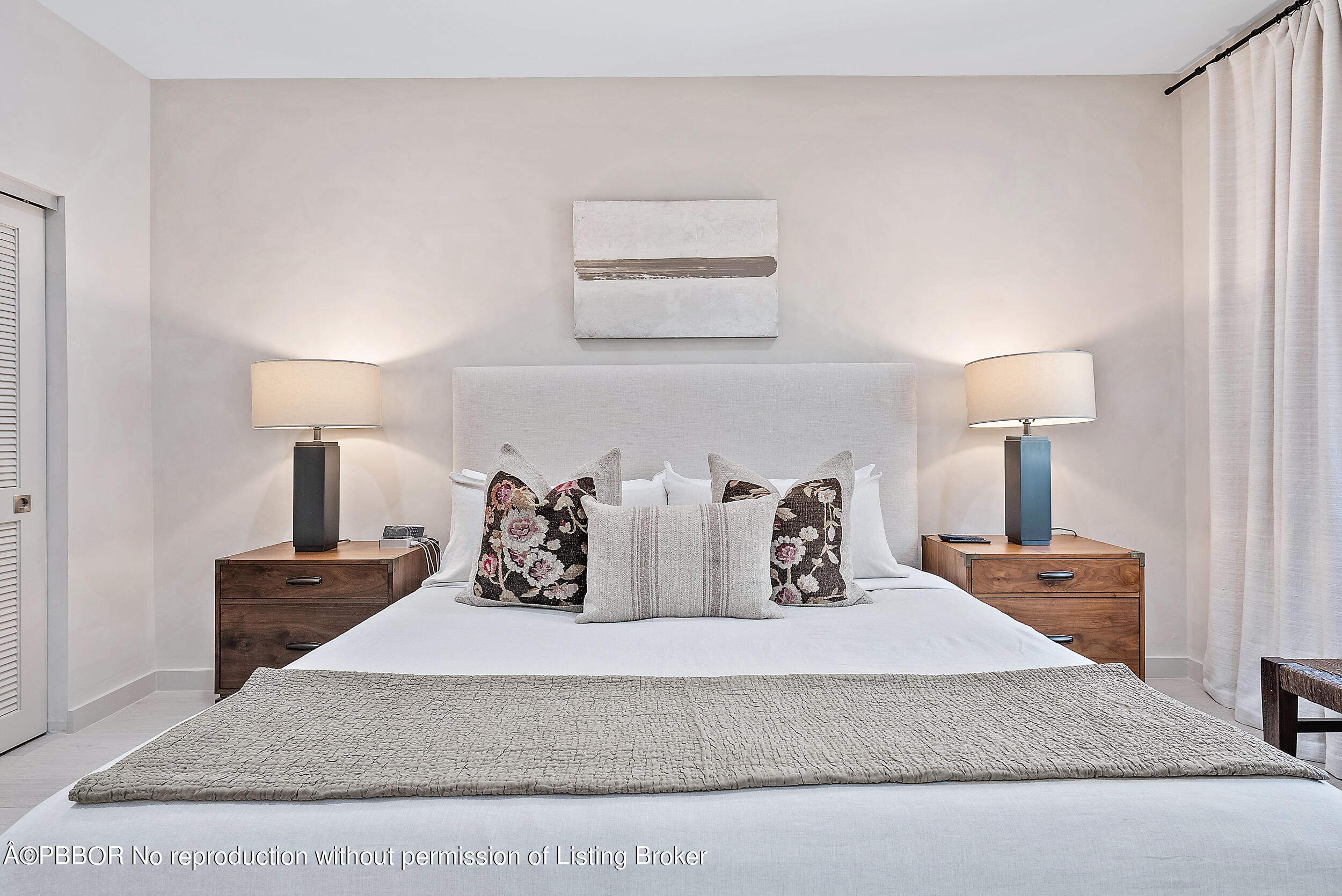 220 Atlantic Avenue, Unit 3 Palm Beach, FL 33480 - Photo 17 of 36 a living room with furniture and a lamp