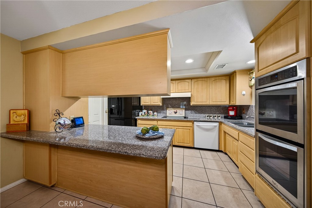 5146 Golden Avenue Riverside, CA 92505 - Photo 7 of 28