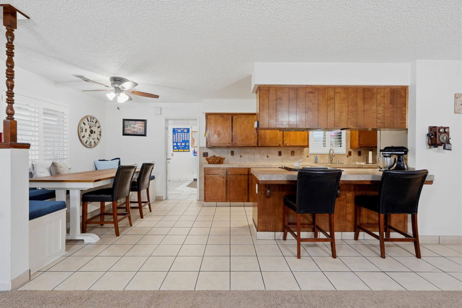 2124 Neill Way Hanford, CA 93230 - Photo 13 of 41