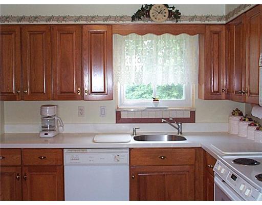 183 William Circle McKees Rocks, PA 15136 - Photo 2 of 10 Kitchen.