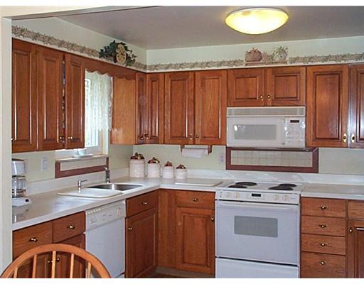 183 William Circle McKees Rocks, PA 15136 - Photo 3 of 10 Kitchen.
