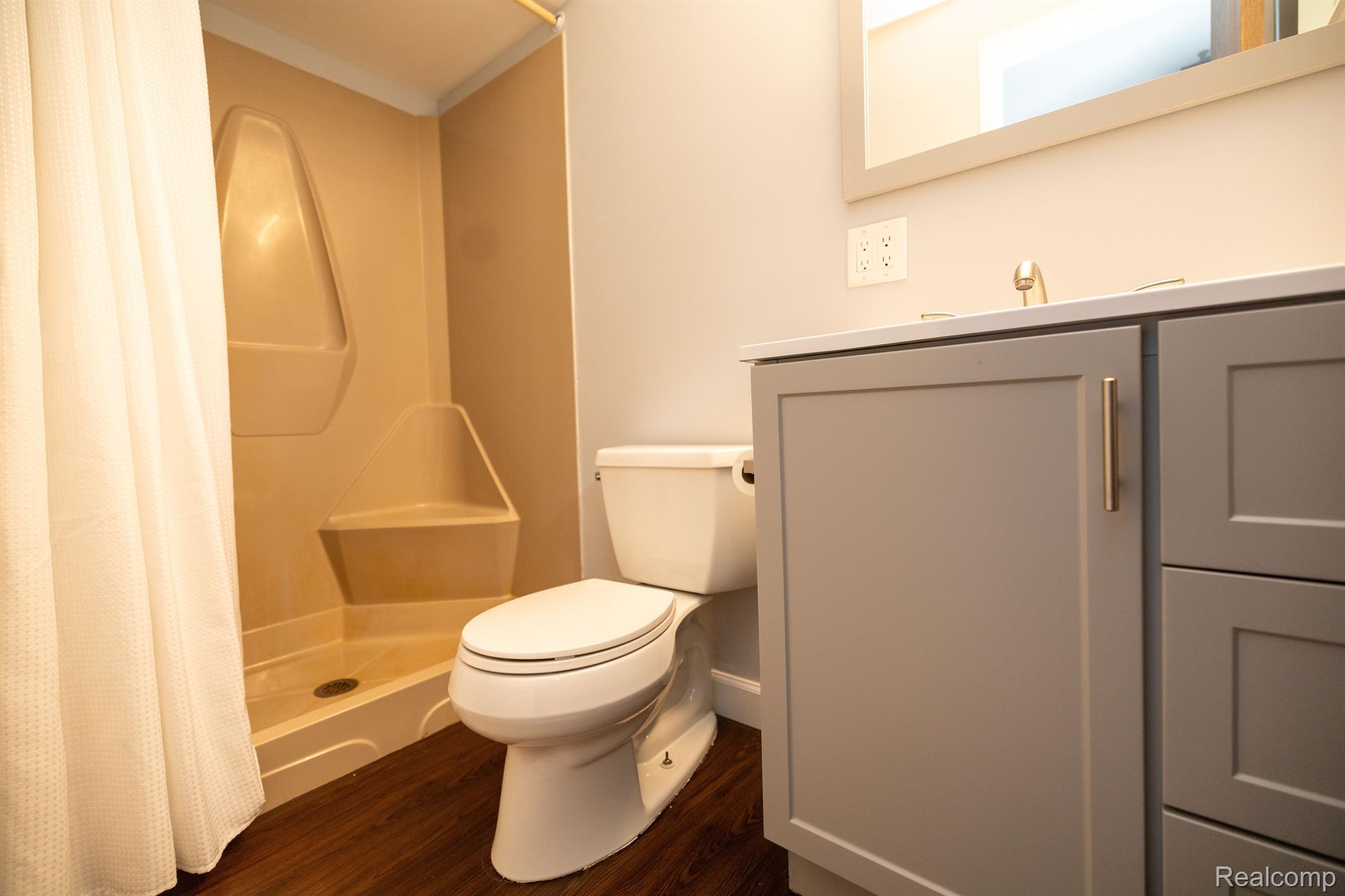 8345 Foster Road Clarkston, MI 48346 - Photo 24 of 50 Expansive Primary Suite with ensuite Bath