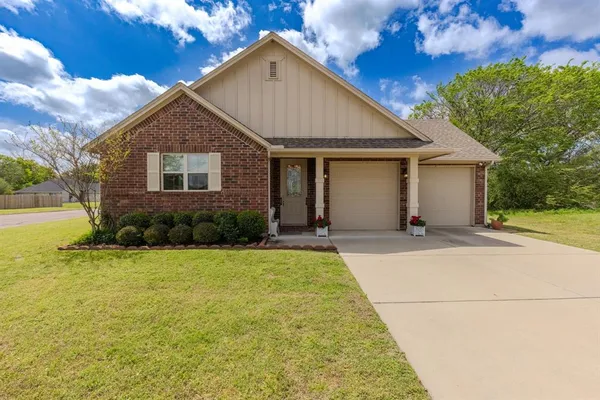 $325,000 | 201 Cypress Point Court, Bonham, TX 75418