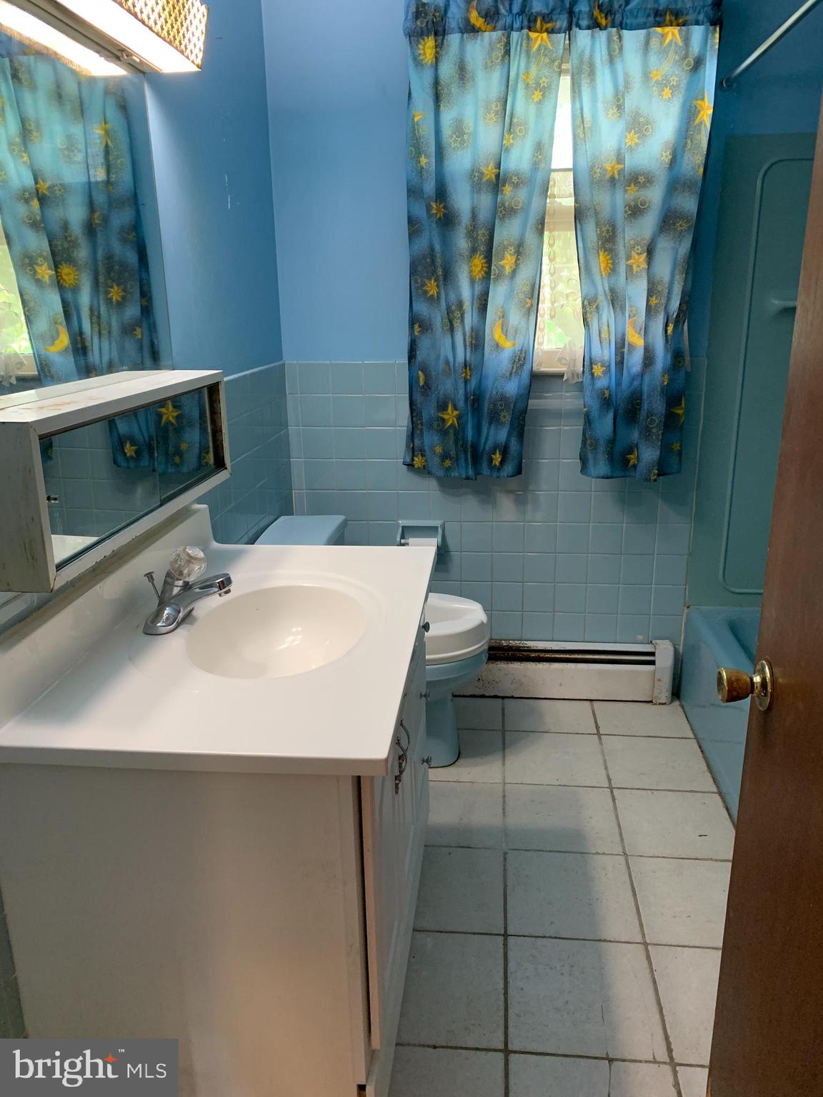 1306 Wingate Avenue Reading, PA 19607 - Photo 13 of 33 Bathroom