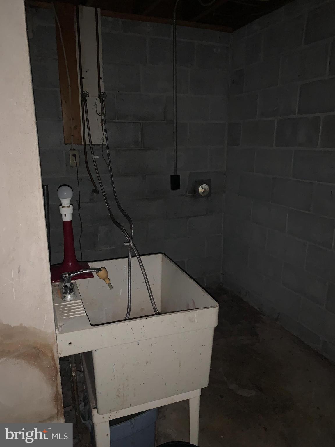 1306 Wingate Avenue Reading, PA 19607 - Photo 25 of 33 Laundry Area