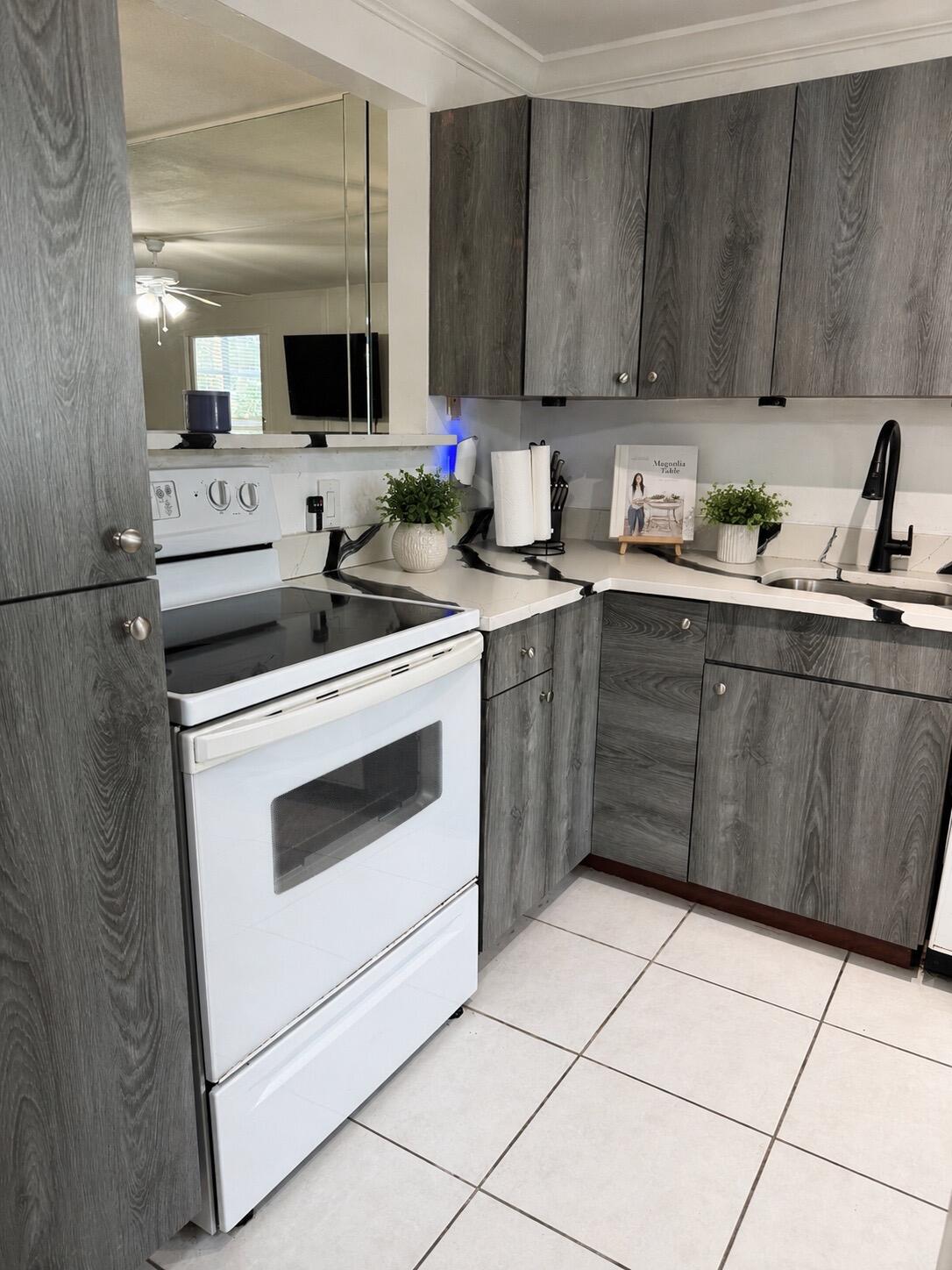 5961 Northwest 2nd Avenue, Unit 108 Boca Raton, FL 33487 - Photo 2 of 12 IMG_D9A0A0F0-5B6F-4AE4-9EAA-2624920CA171