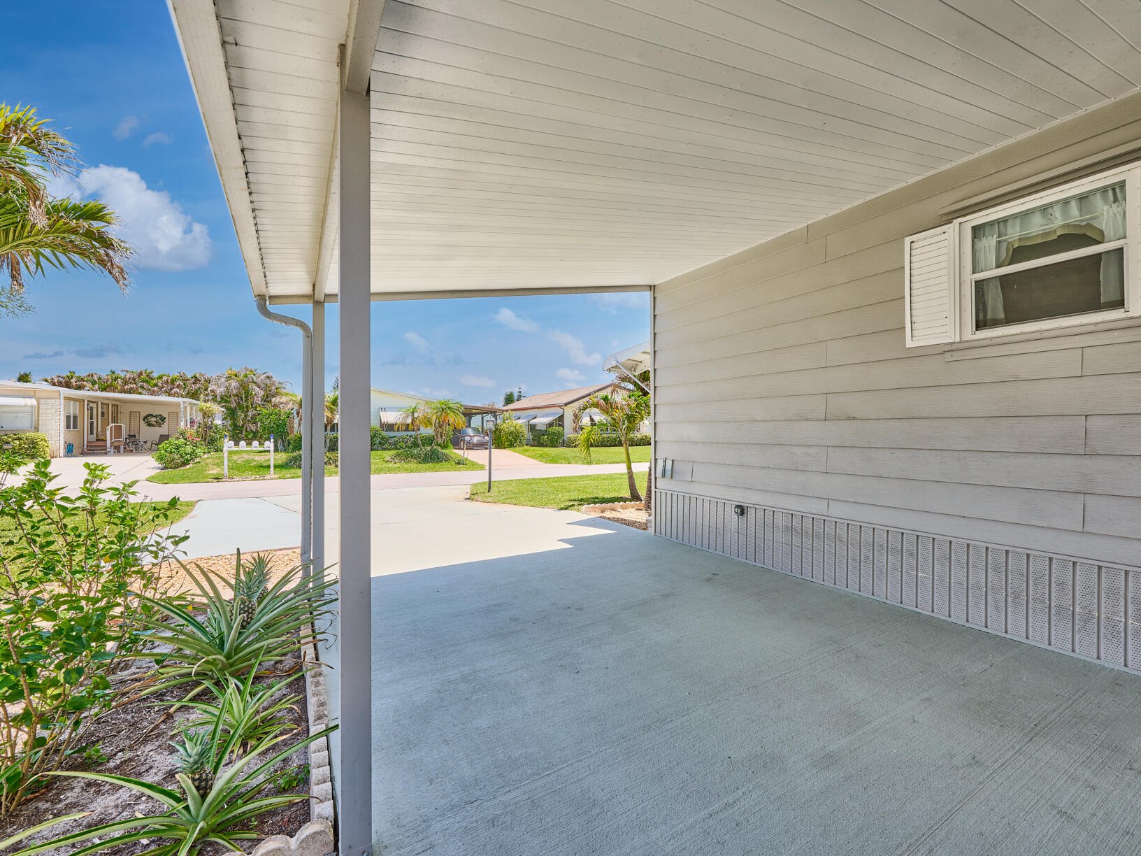 6977 Southeast Delegate Street Hobe Sound, FL 33455 - Photo 8 of 60 C PYL 0008