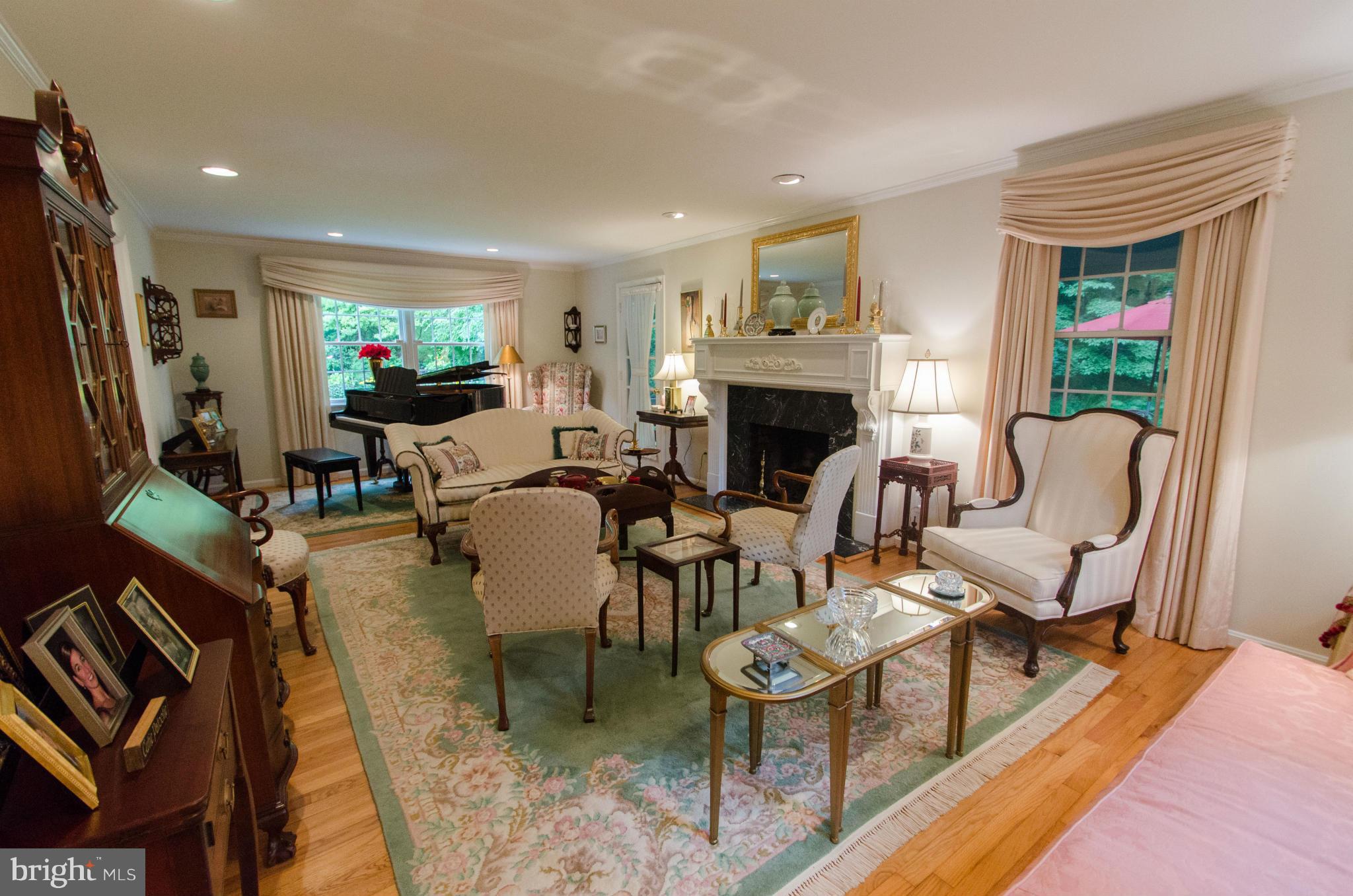 16402 Falls Road Monkton, MD 21111 - Photo 5 of 30 Large and Inviting Living Room