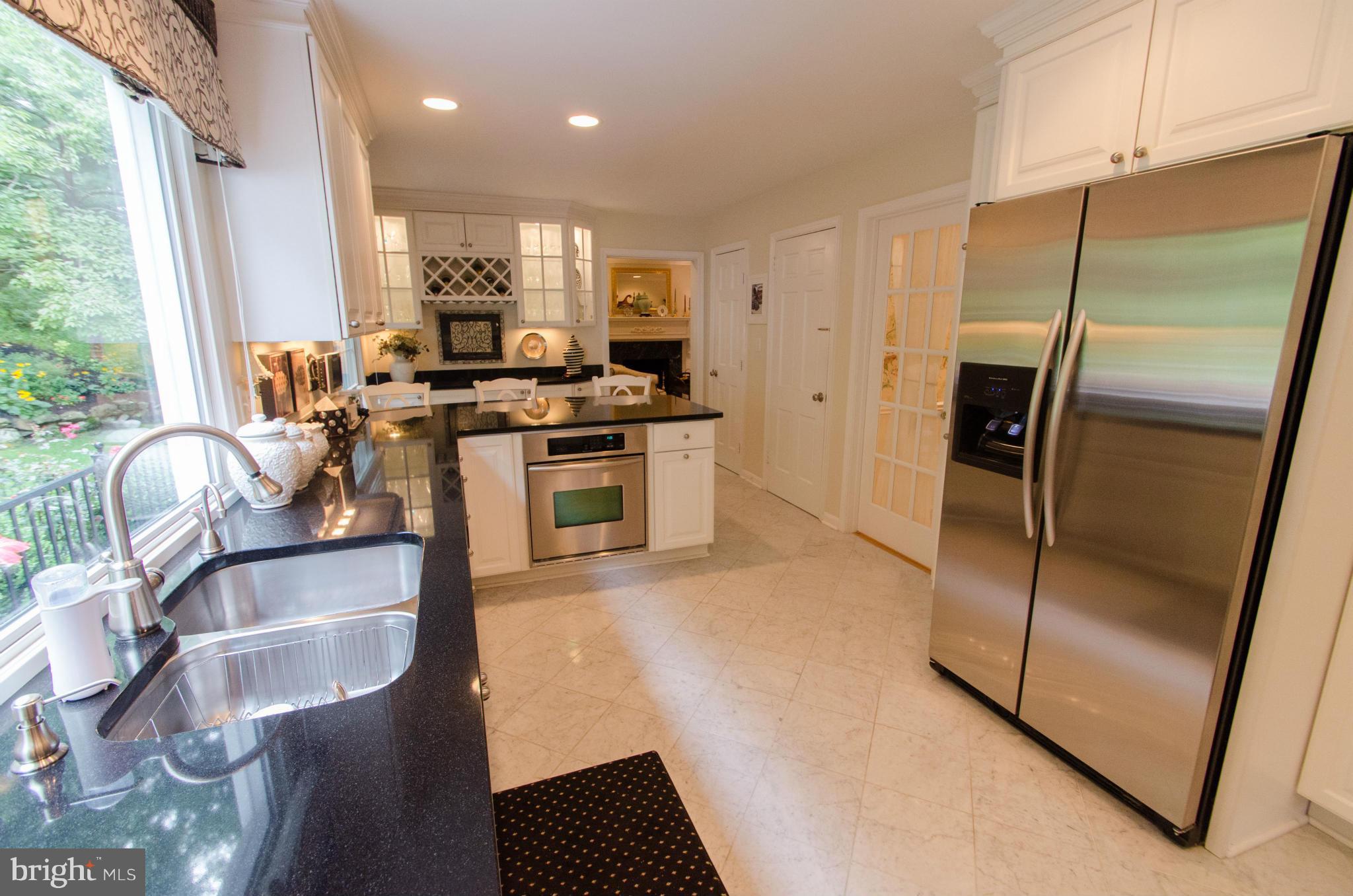 16402 Falls Road Monkton, MD 21111 - Photo 9 of 30 Gorgeous counters and stainless appliances